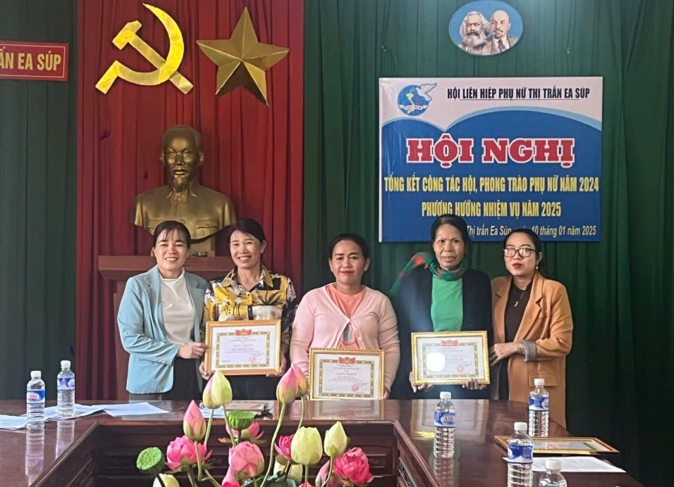 khen thưởng các cá nhân có thành tich